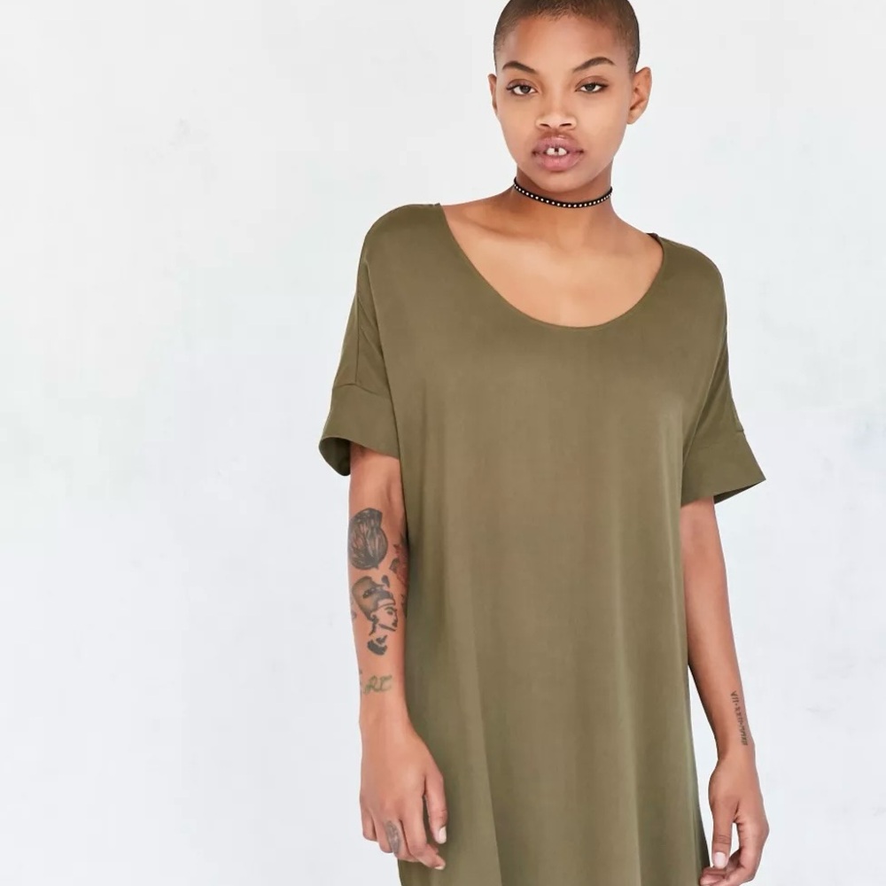 NWT Urban Outfitters Silence + Noise Large Olive Drapey Woven Midi Tee Dress